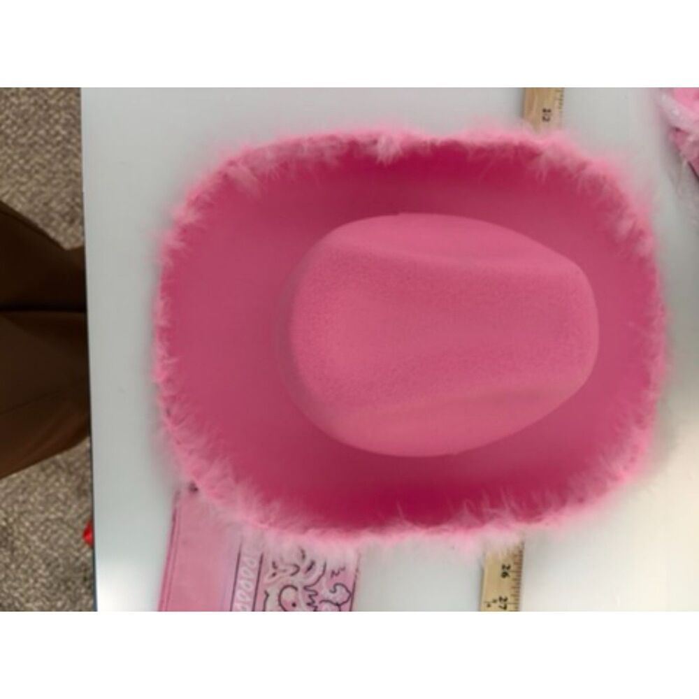 Boohoo Women's Halloween Feathered Cowboy Hat & Bandana - Picture 1 of 8